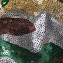 Detail camouflage pailletten in goud, groen, bruin en grijs, glanzend textiel