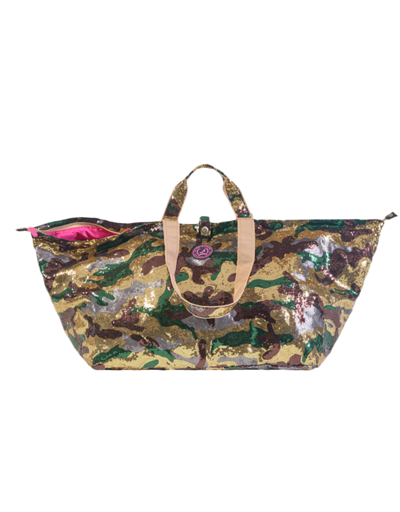 Een grote shopper met legerprint en pailletten in tinten goud, groen, bruin en grijs.