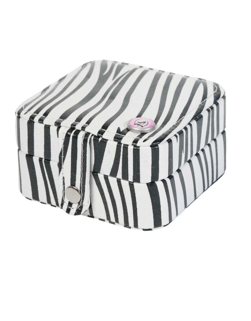 Gesloten zebraprint sieradendoosje met drukknoopsluiting