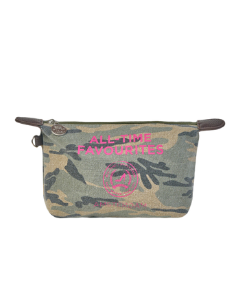 Make-uptasje camouflage print met neon roze letters en logo