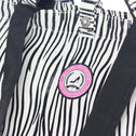 Close-up van het logo en detail van de grote zebra shopper