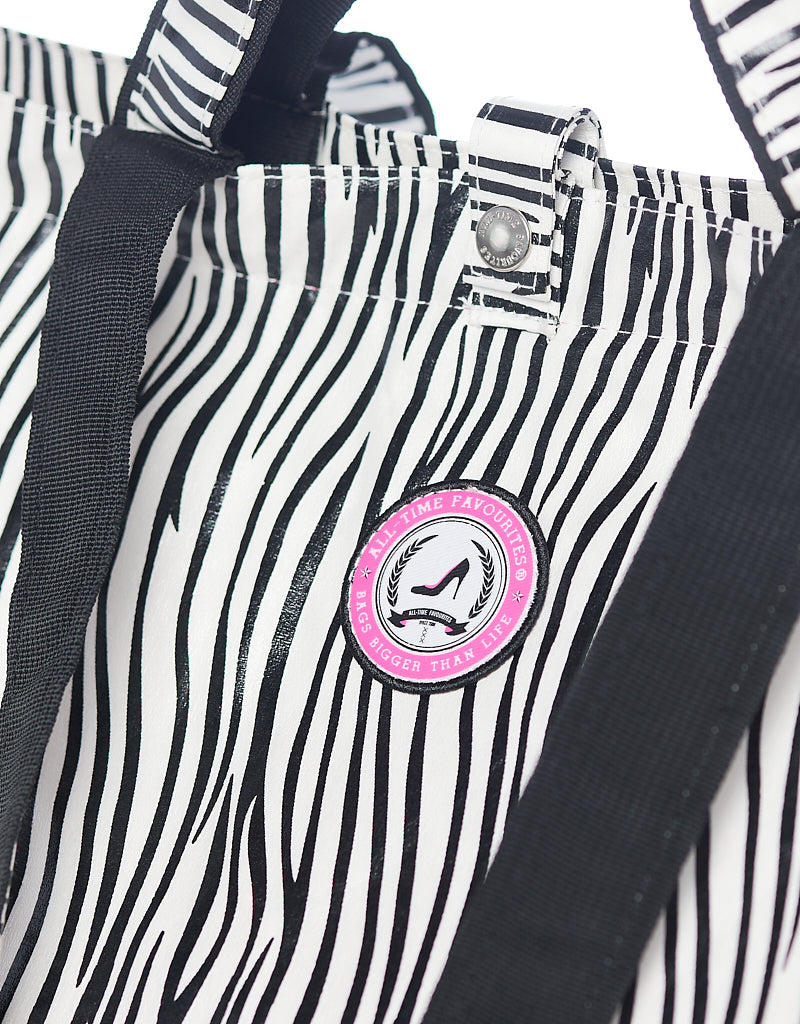 Close-up van het logo en detail van de grote zebra shopper