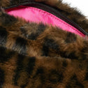 Middelgrote draagtas van imitatiebont met luipaardprint en felroze voering van All-time Favourites, close-up.