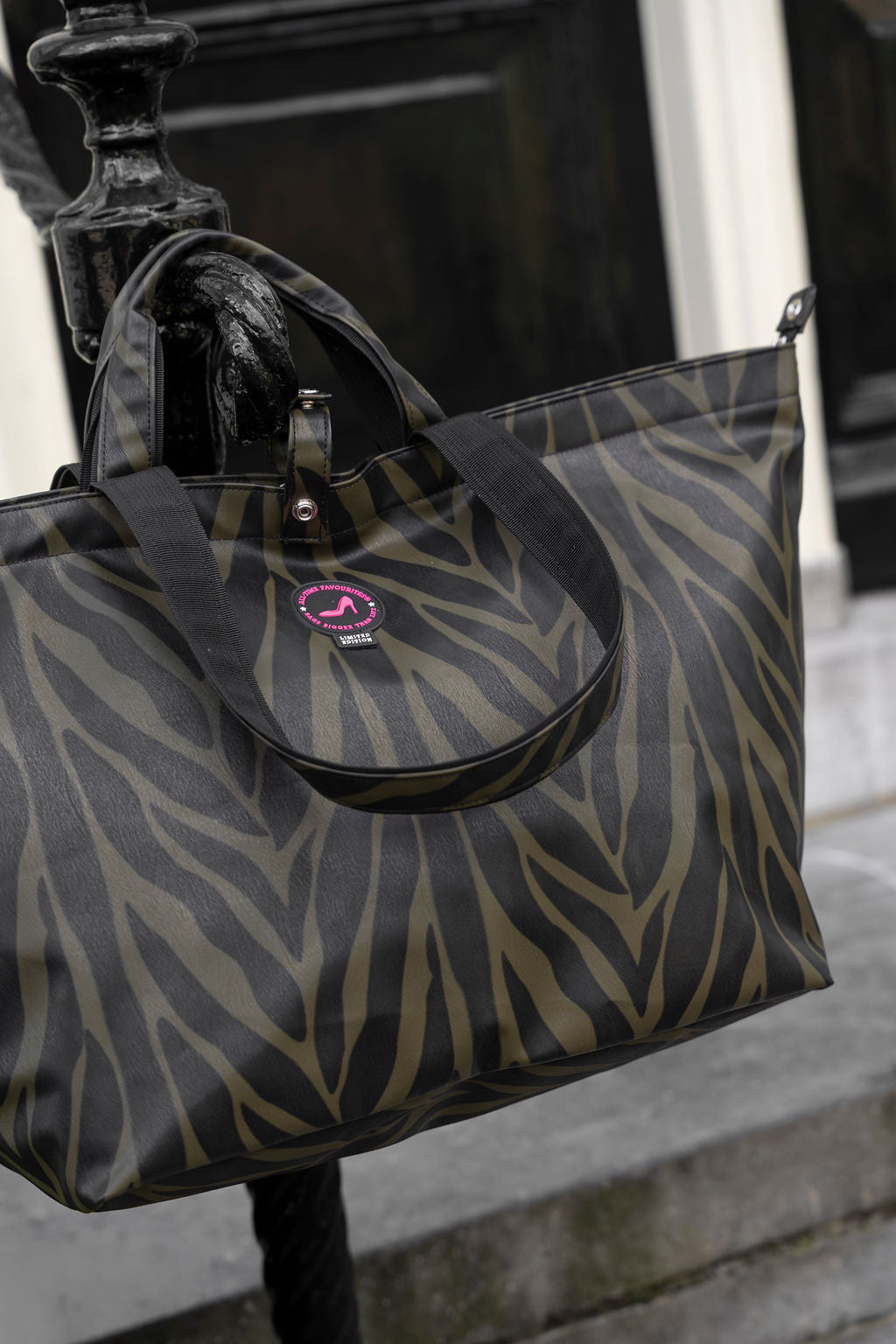 Kleine shopper zebra khaki NICE