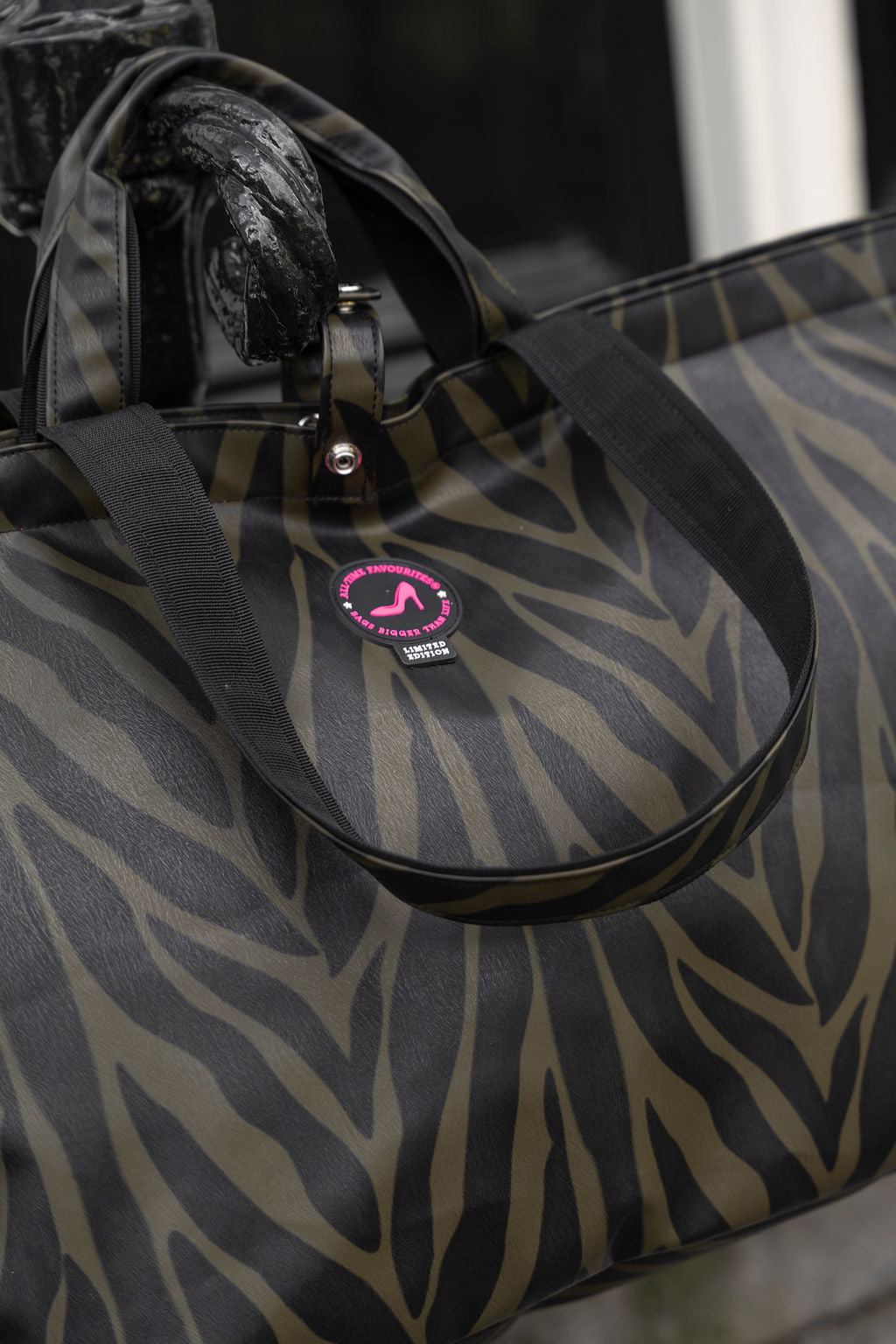 Kleine shopper zebra khaki NICE