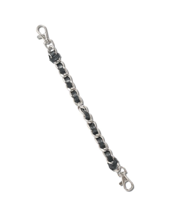 Black Caviar KATE-riemketting, zilveren details met zwart leer, afgebeeld op een witte achtergrond.