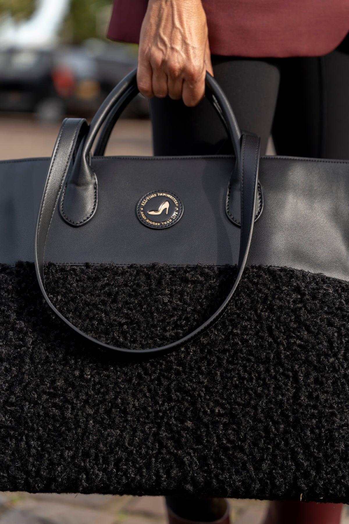 Medium Tote Bag Faux Shearling Black IMAN