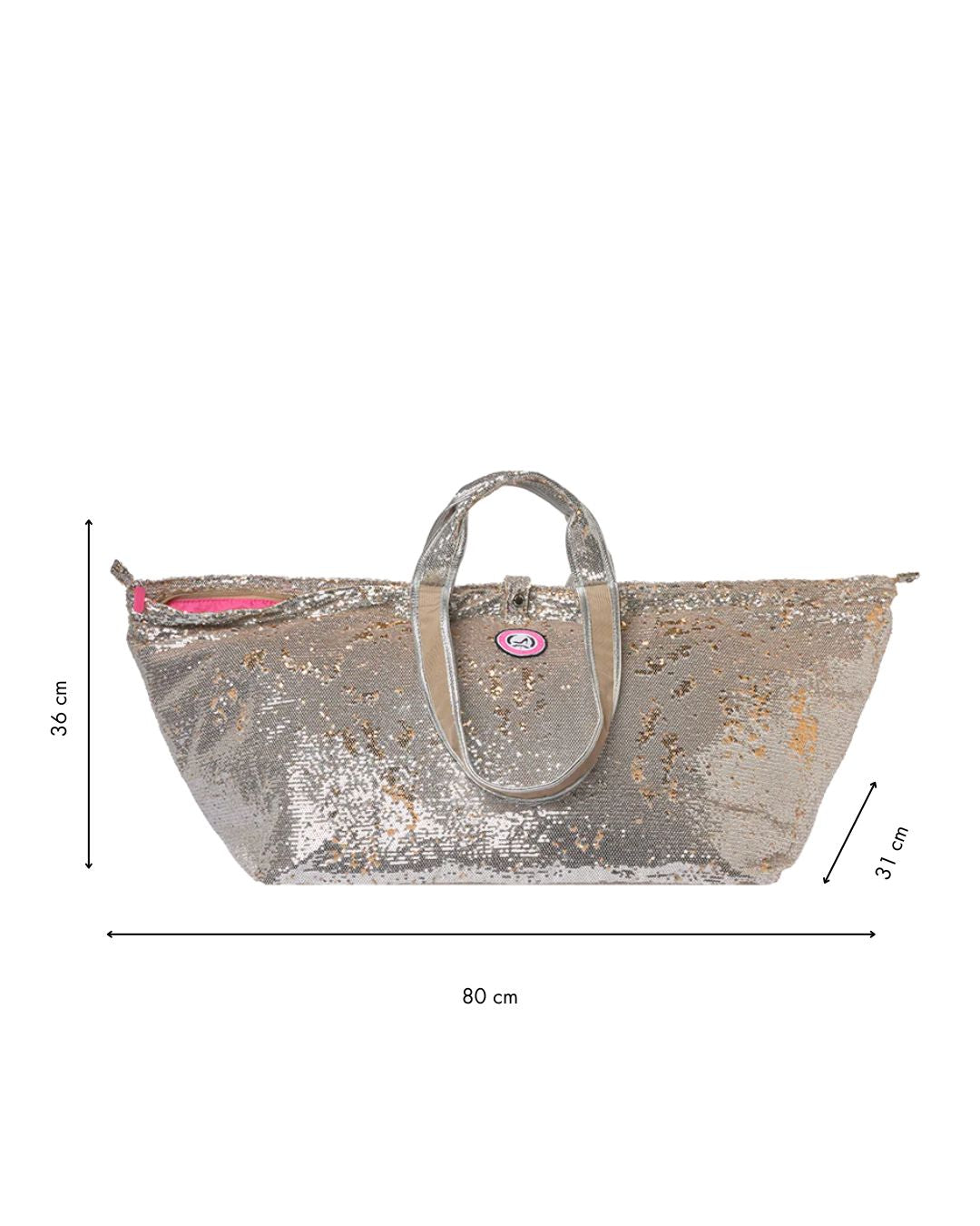 The Large tote bag silver & gold sequin MALLORCA features dual handles, zip closure, and a circular pink logo. Ideal as a stylish beach or sports bag. Dimensions: 36x31x80 cm. Shown on a white background.