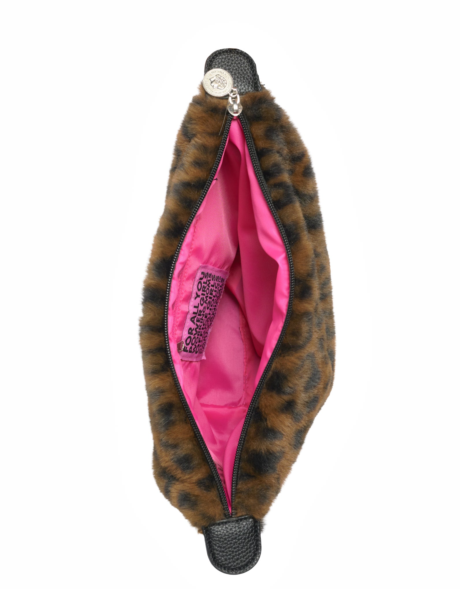 Pluizige toilettas met luipaardprint, felroze voering en stoffen label, uit de Maastricht-collectie van All-time Favourites.