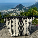 Clutch zwart wit met pomponnetjes RIO