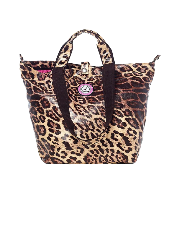 Kleine Tragetasche mit Leopardenmuster, schwarzen Henkeln und einem Aufnäher auf der Vorderseite, aus hochwertigem Stoff, für Modeaccessoires.