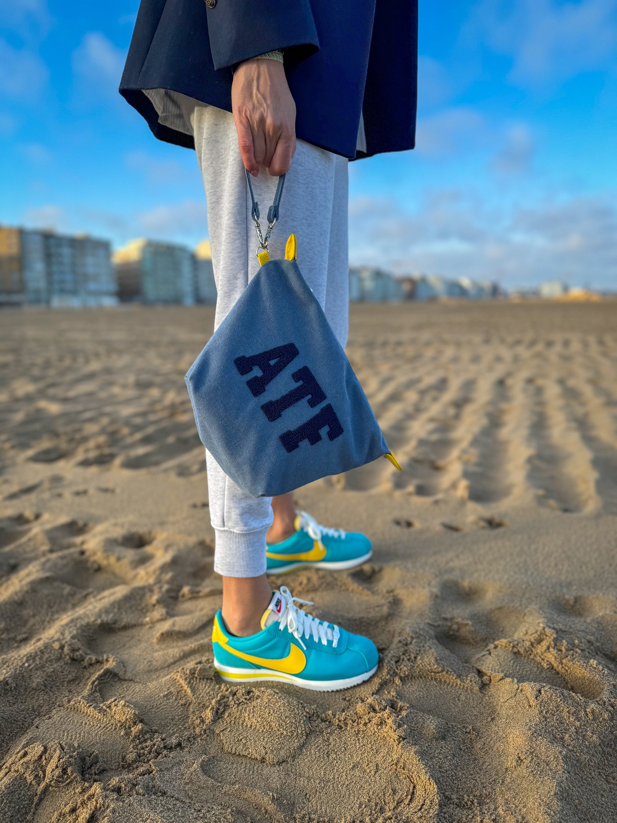 Blue & yellow unisex KNOKKE toiletry bag